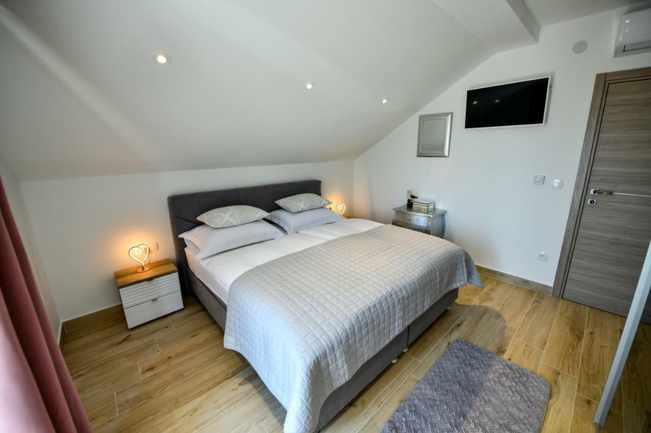 Cambi Lux Apartment Otok  Екстериор снимка