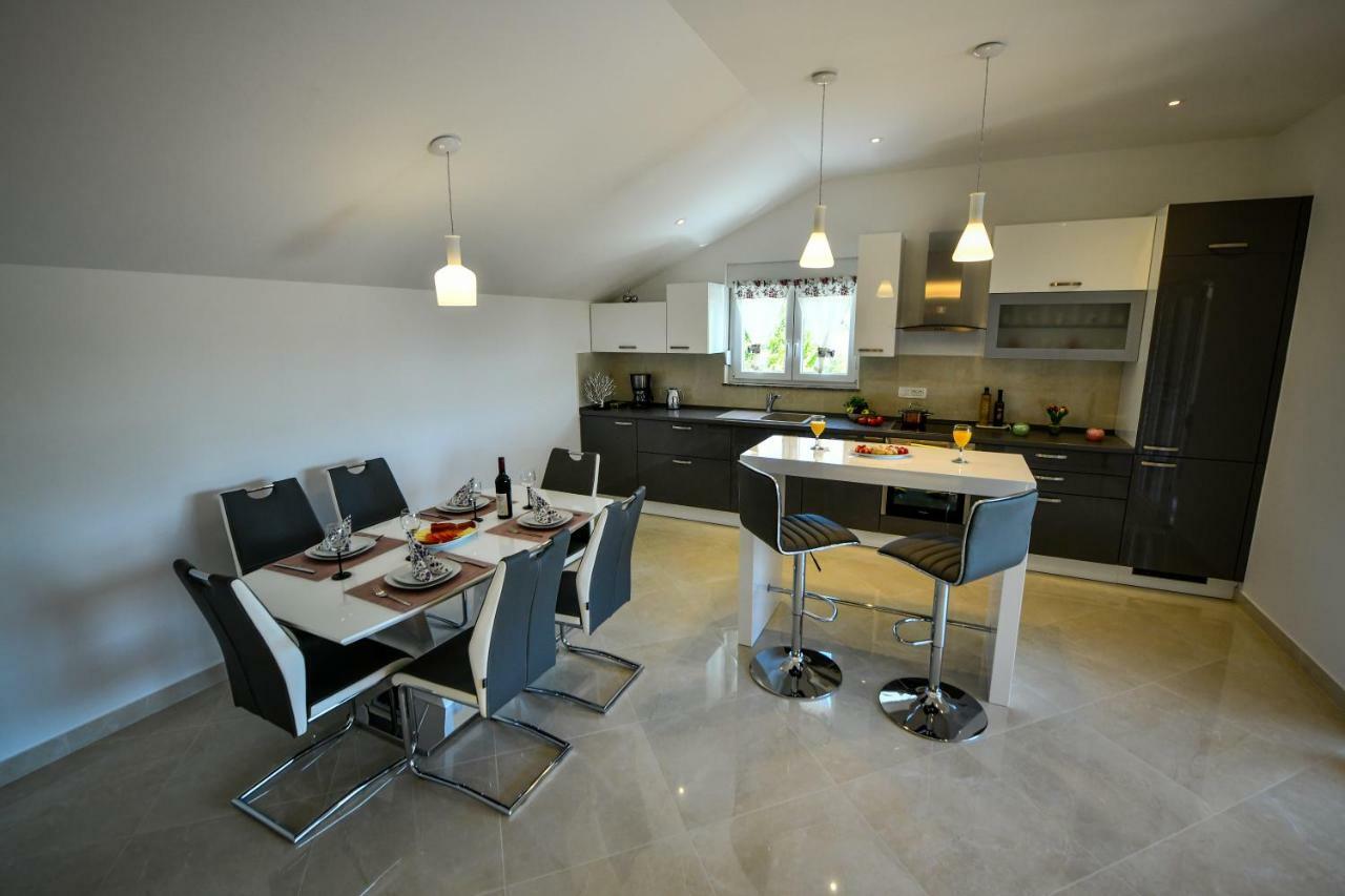 Cambi Lux Apartment Otok  Екстериор снимка